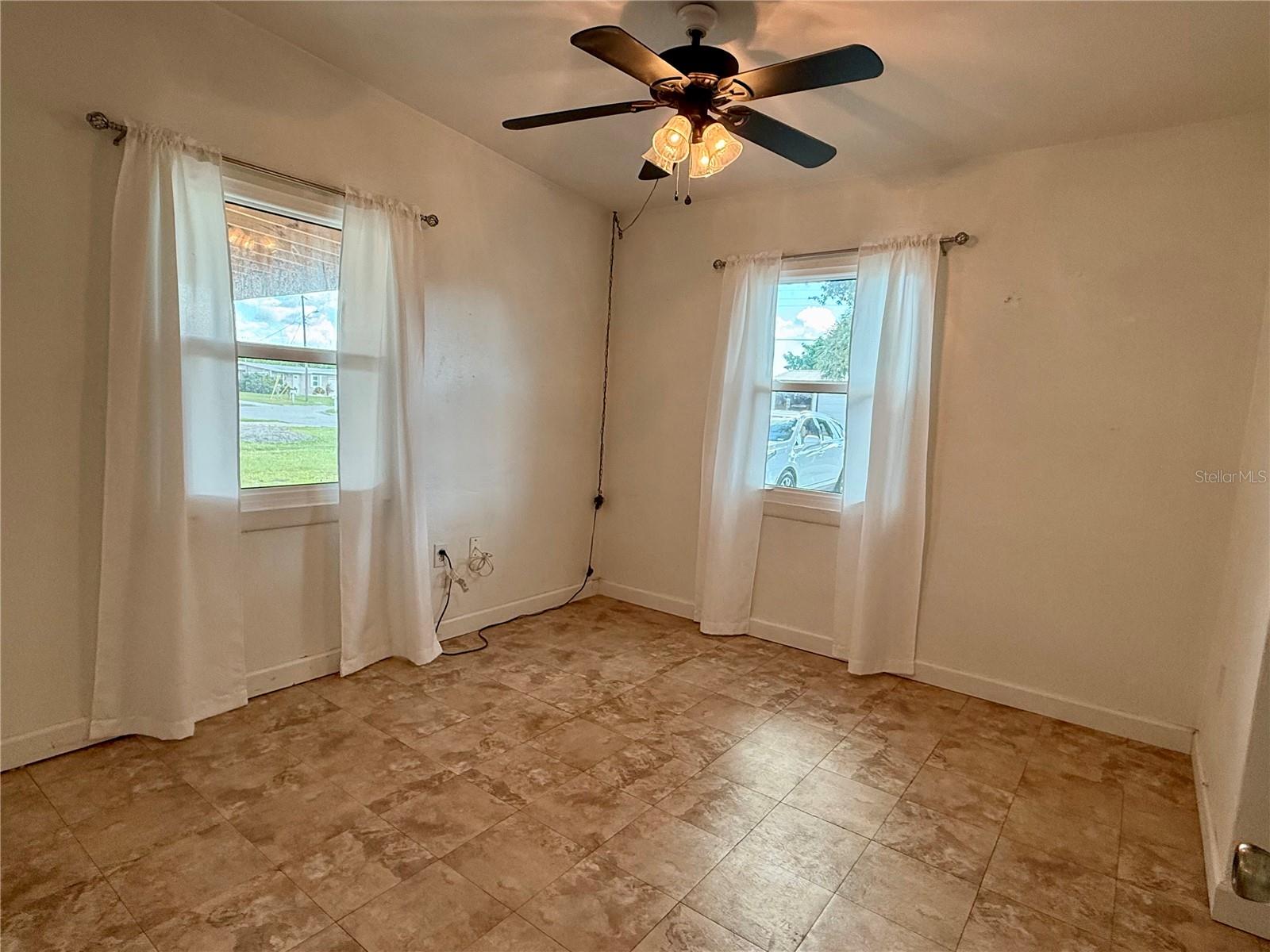 Image 21 of 41 For 205 Martin Drive Ne