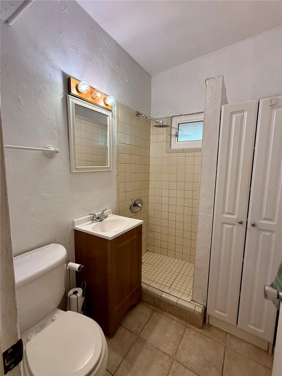 Image 23 of 41 For 205 Martin Drive Ne