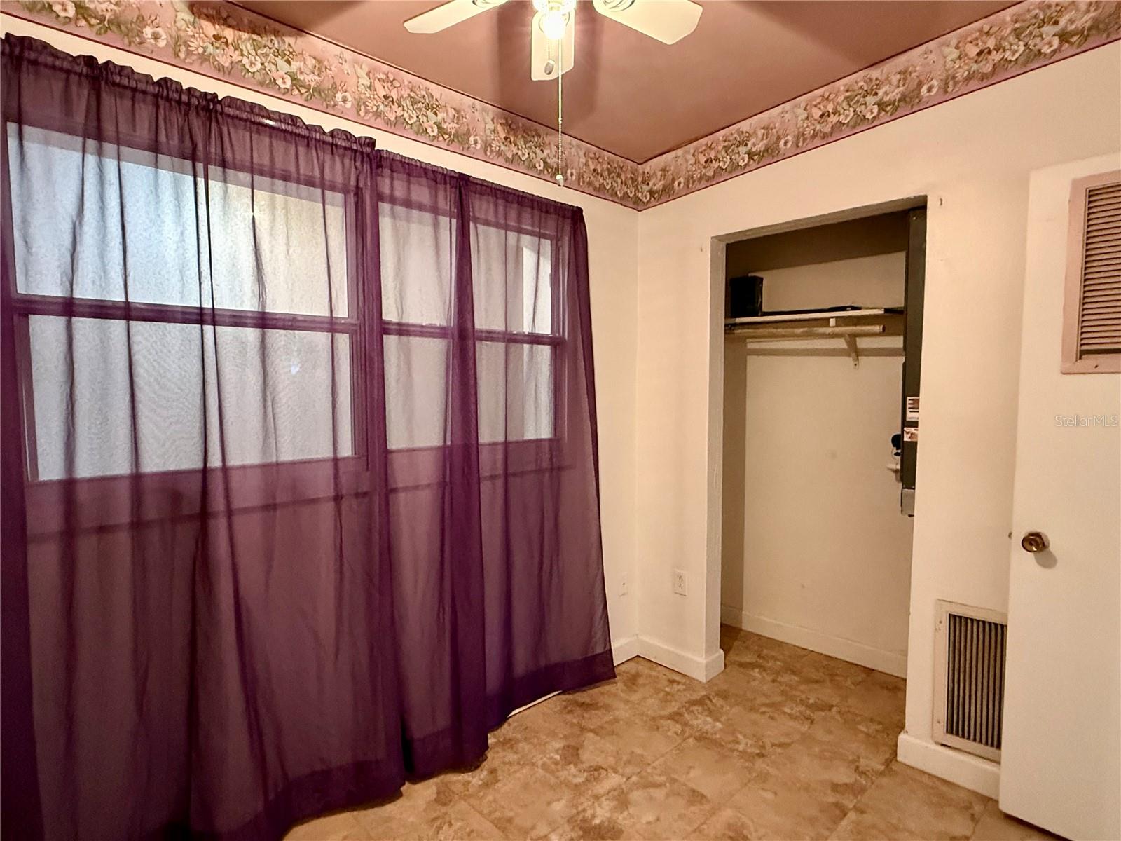 Image 26 of 41 For 205 Martin Drive Ne