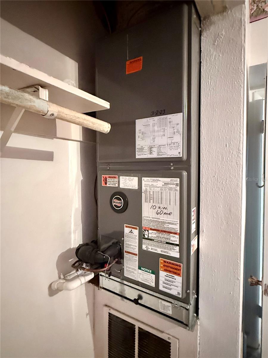 Image 27 of 41 For 205 Martin Drive Ne