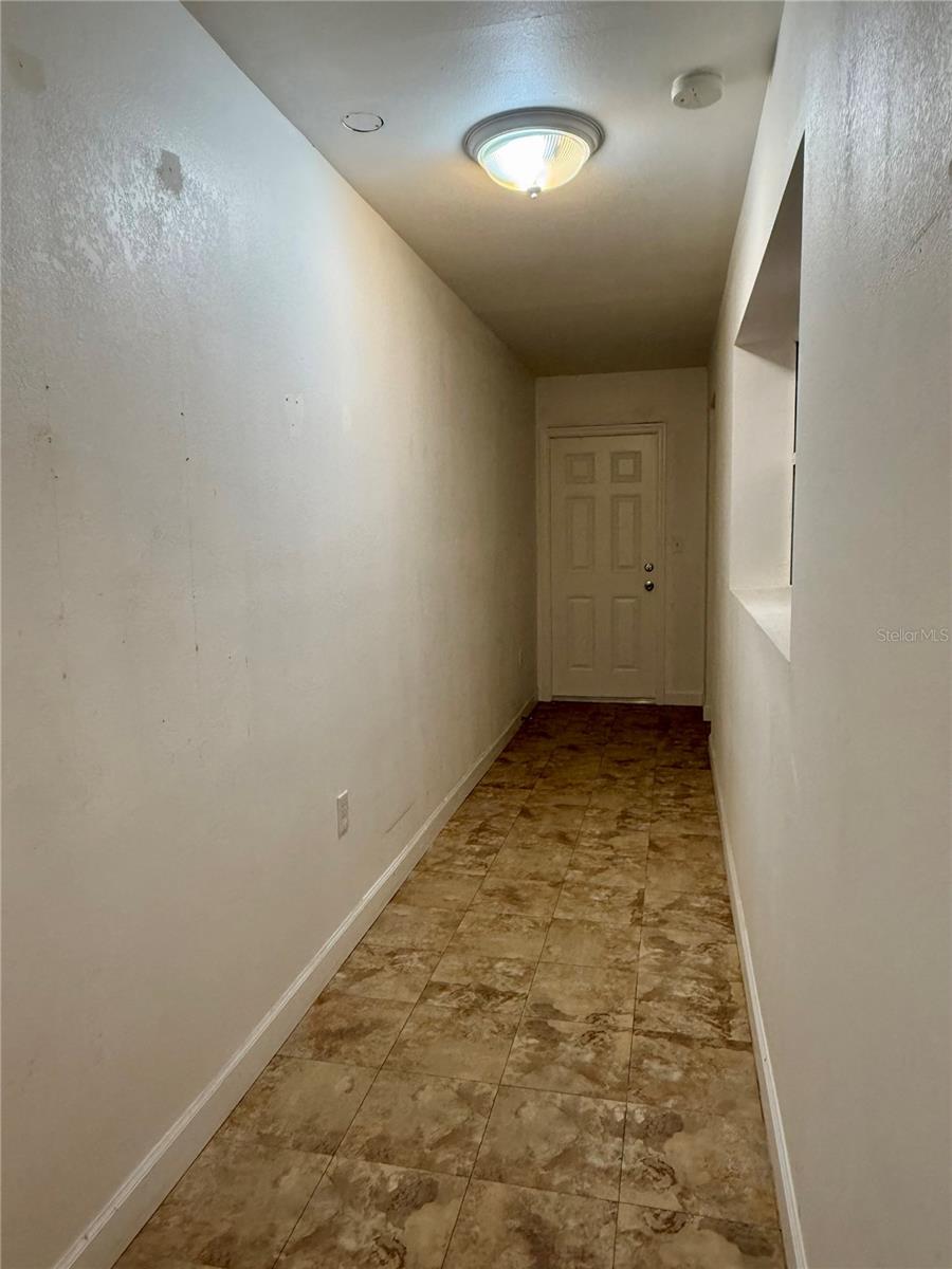 Image 33 of 41 For 205 Martin Drive Ne