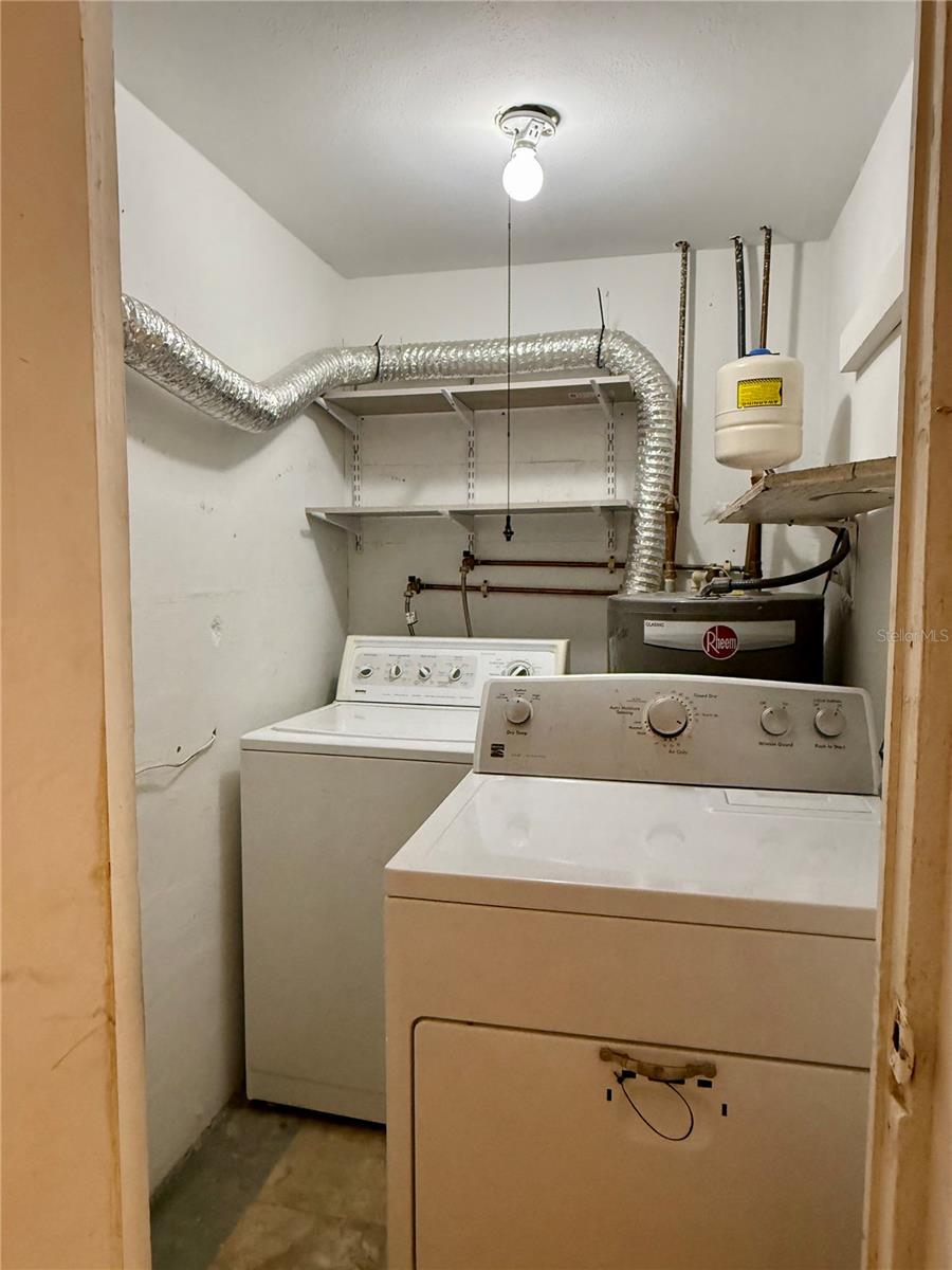 Image 34 of 41 For 205 Martin Drive Ne