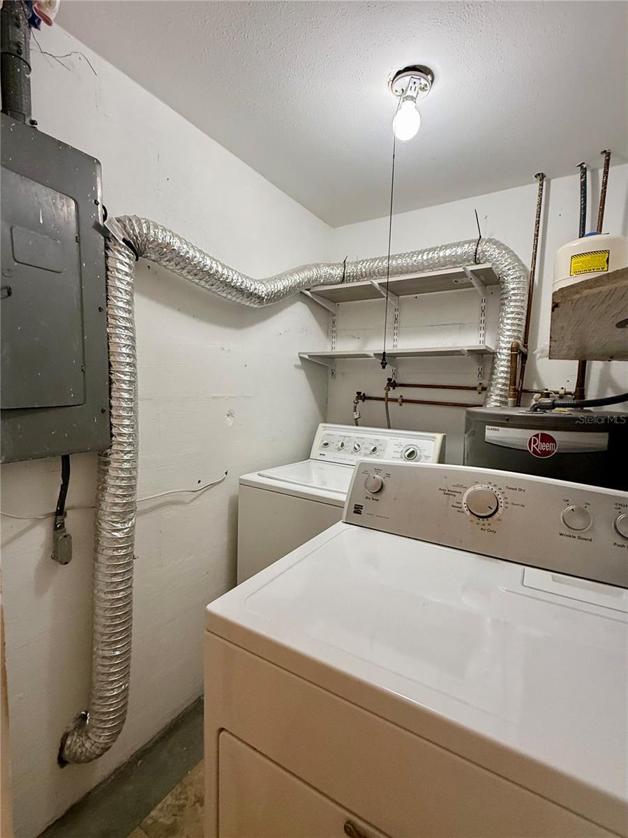 Image 35 of 41 For 205 Martin Drive Ne