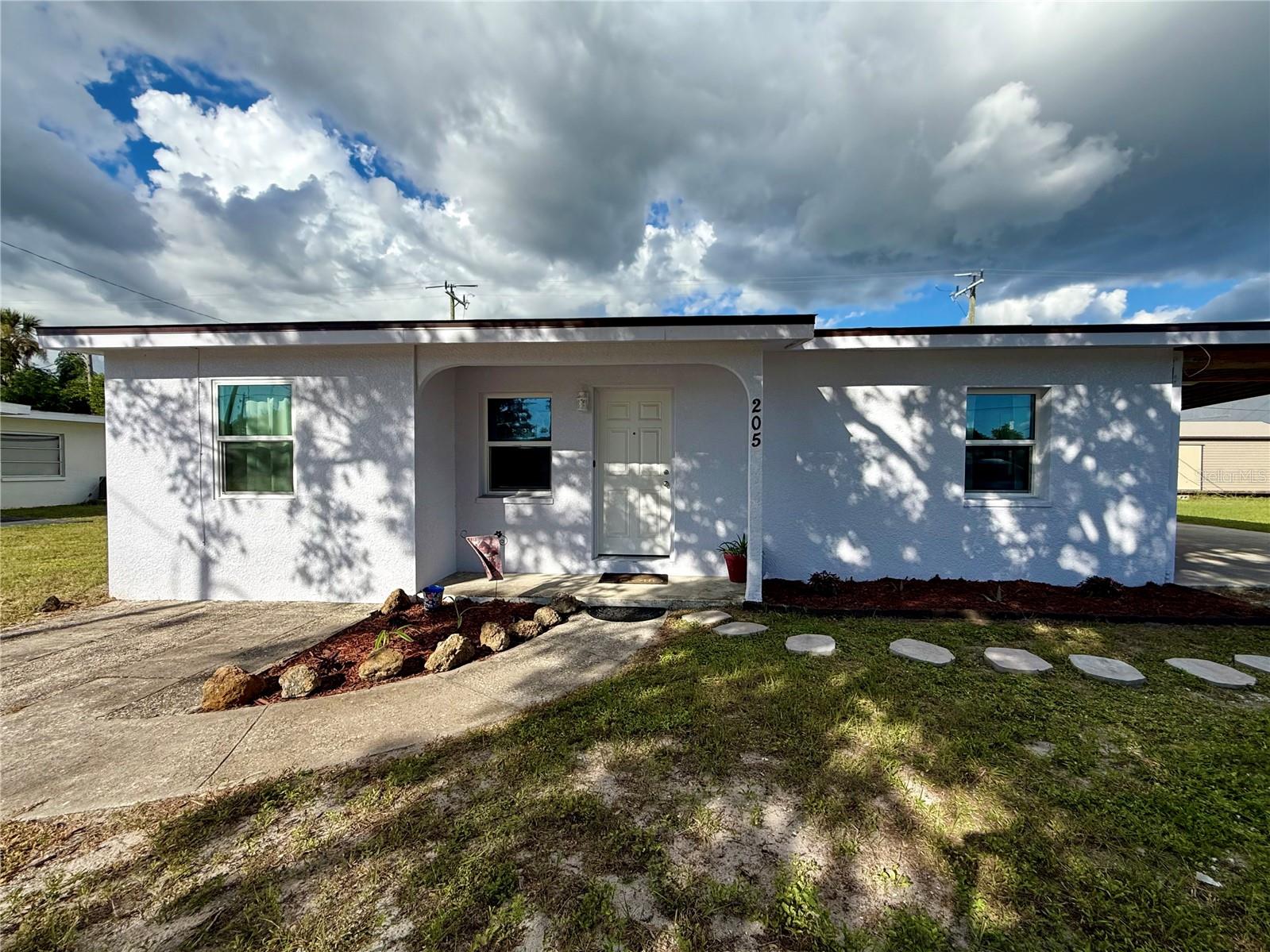 Image 4 of 41 For 205 Martin Drive Ne