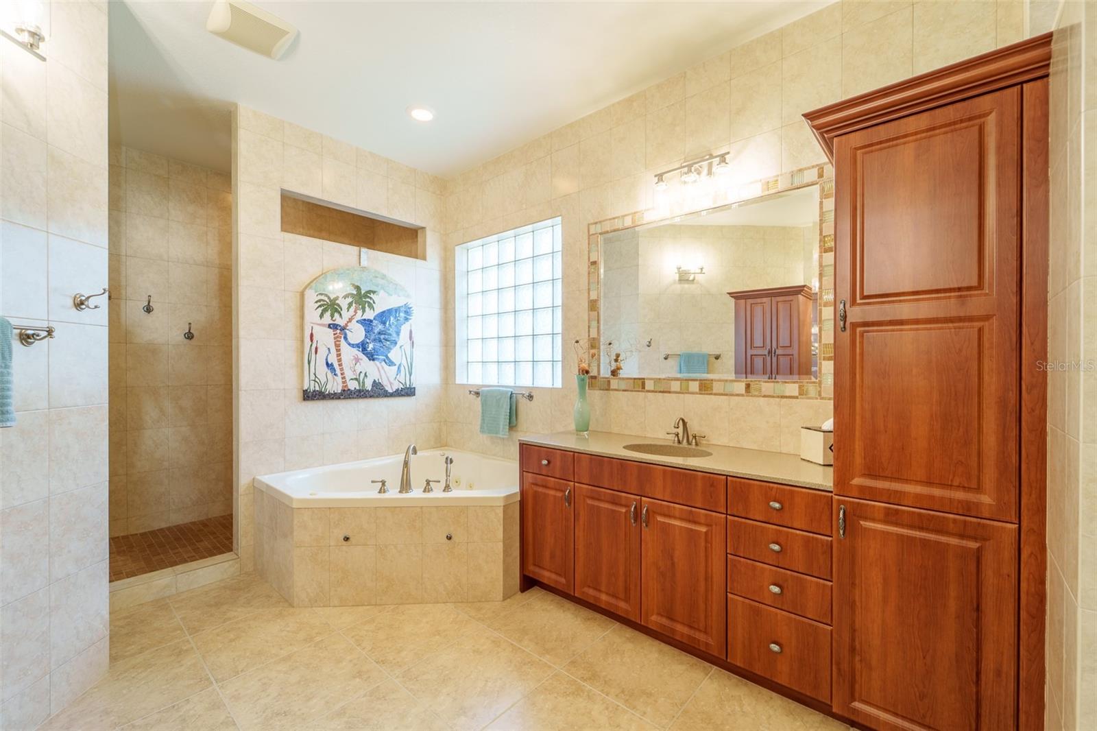 Image 21 of 70 For 1930 Bayshore Drive