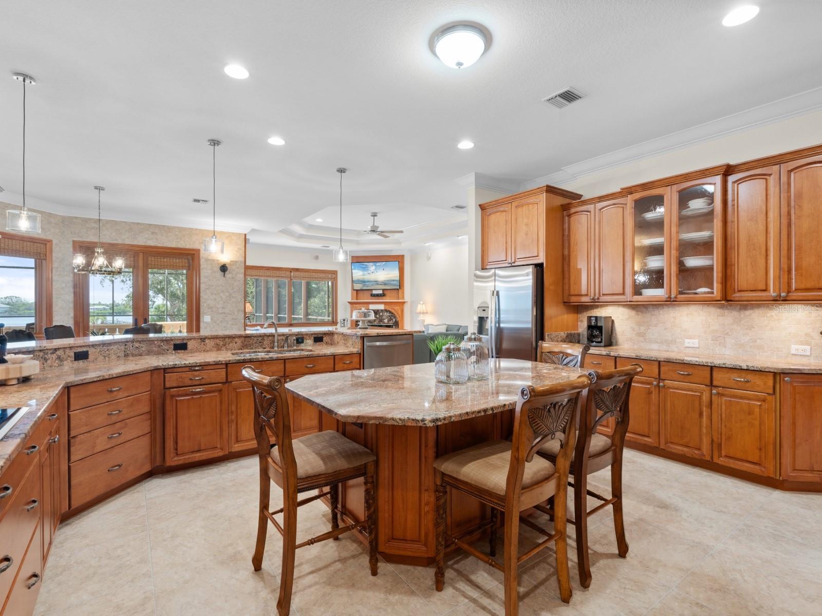 Image 34 of 70 For 1930 Bayshore Drive