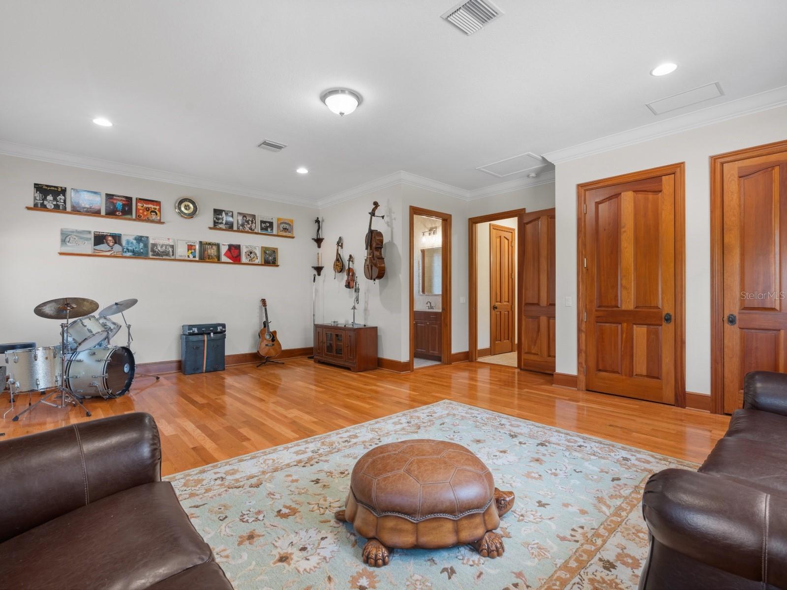 Image 35 of 70 For 1930 Bayshore Drive