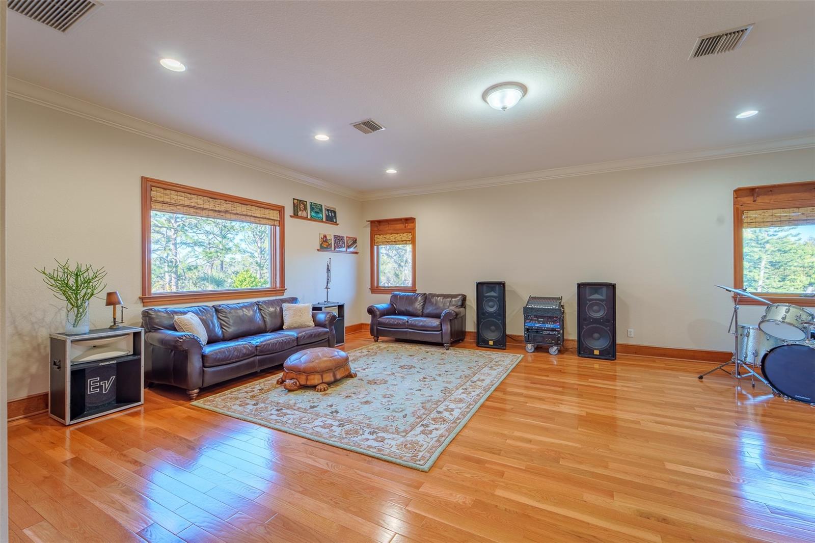 Image 36 of 70 For 1930 Bayshore Drive