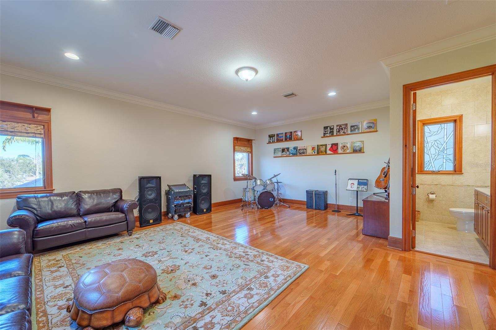 Image 37 of 70 For 1930 Bayshore Drive