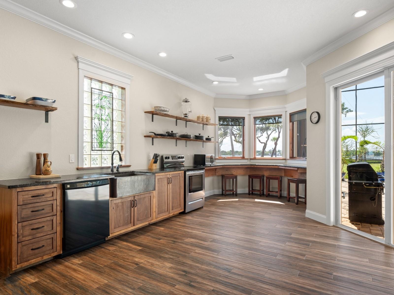 Image 42 of 70 For 1930 Bayshore Drive