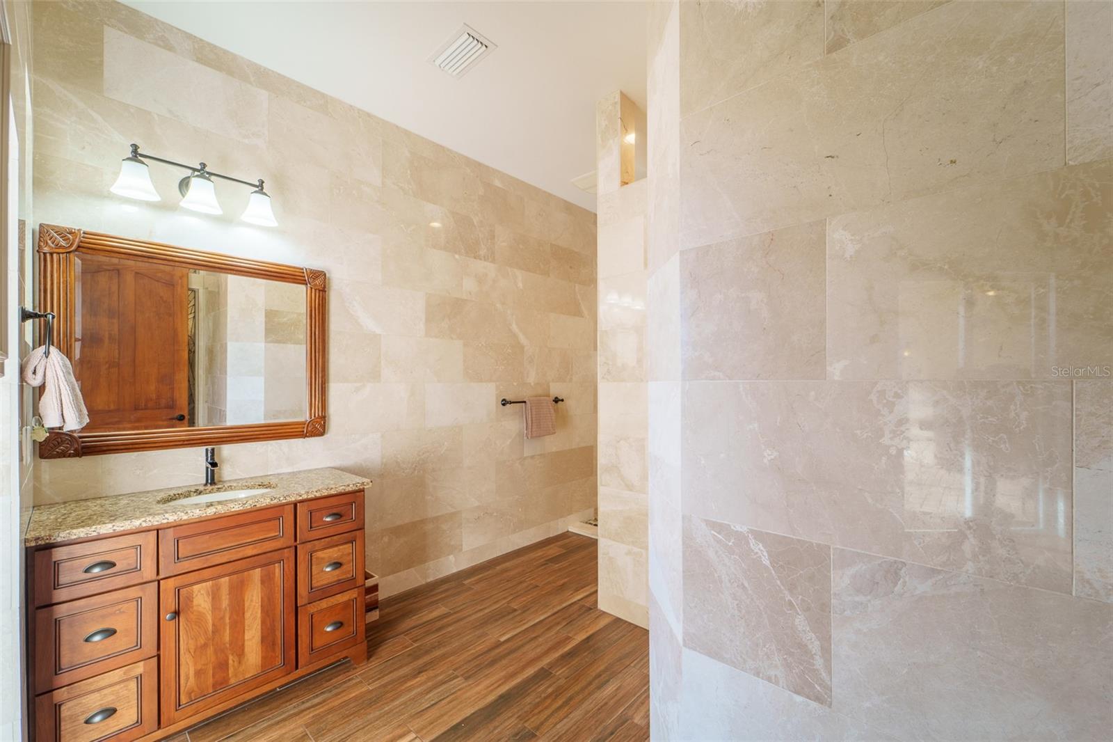 Image 47 of 70 For 1930 Bayshore Drive