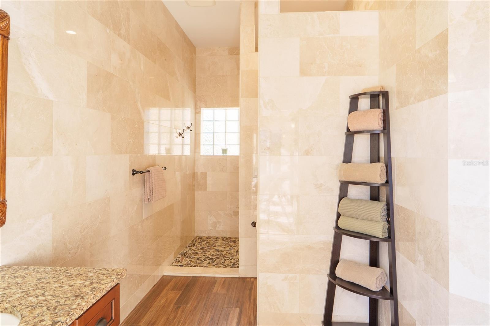 Image 48 of 70 For 1930 Bayshore Drive