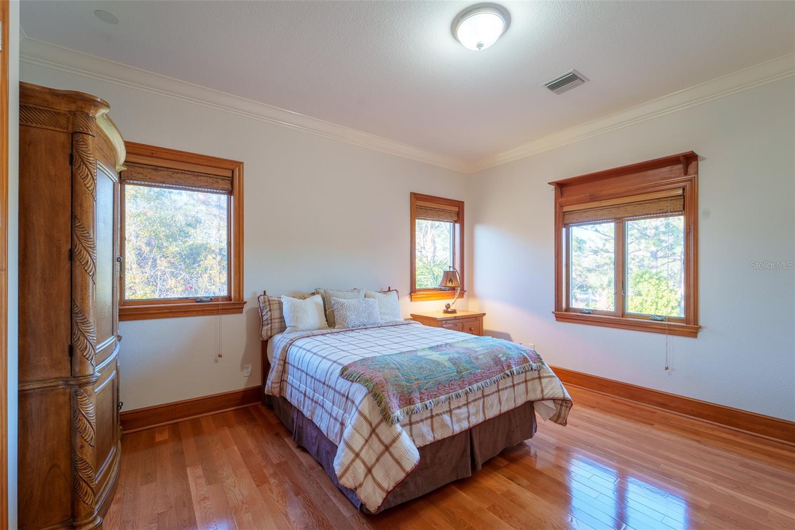 Image 54 of 70 For 1930 Bayshore Drive