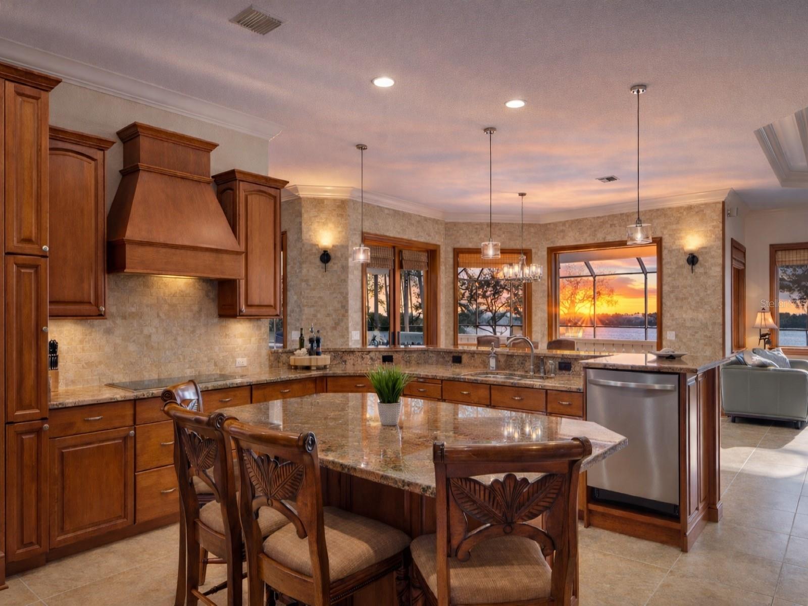 Image 8 of 70 For 1930 Bayshore Drive