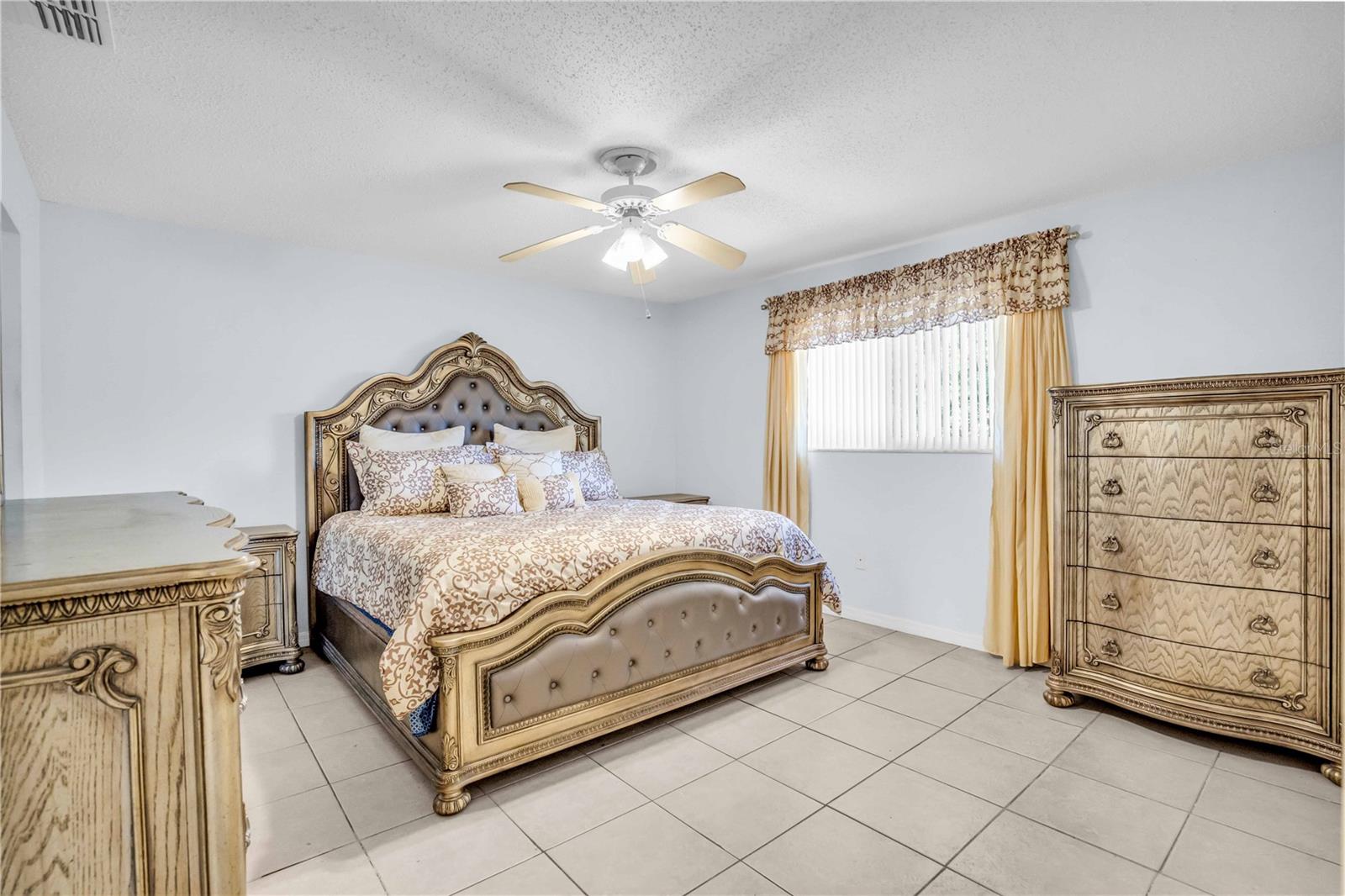 Image 12 of 24 For 8407 Caladesi Island Dr