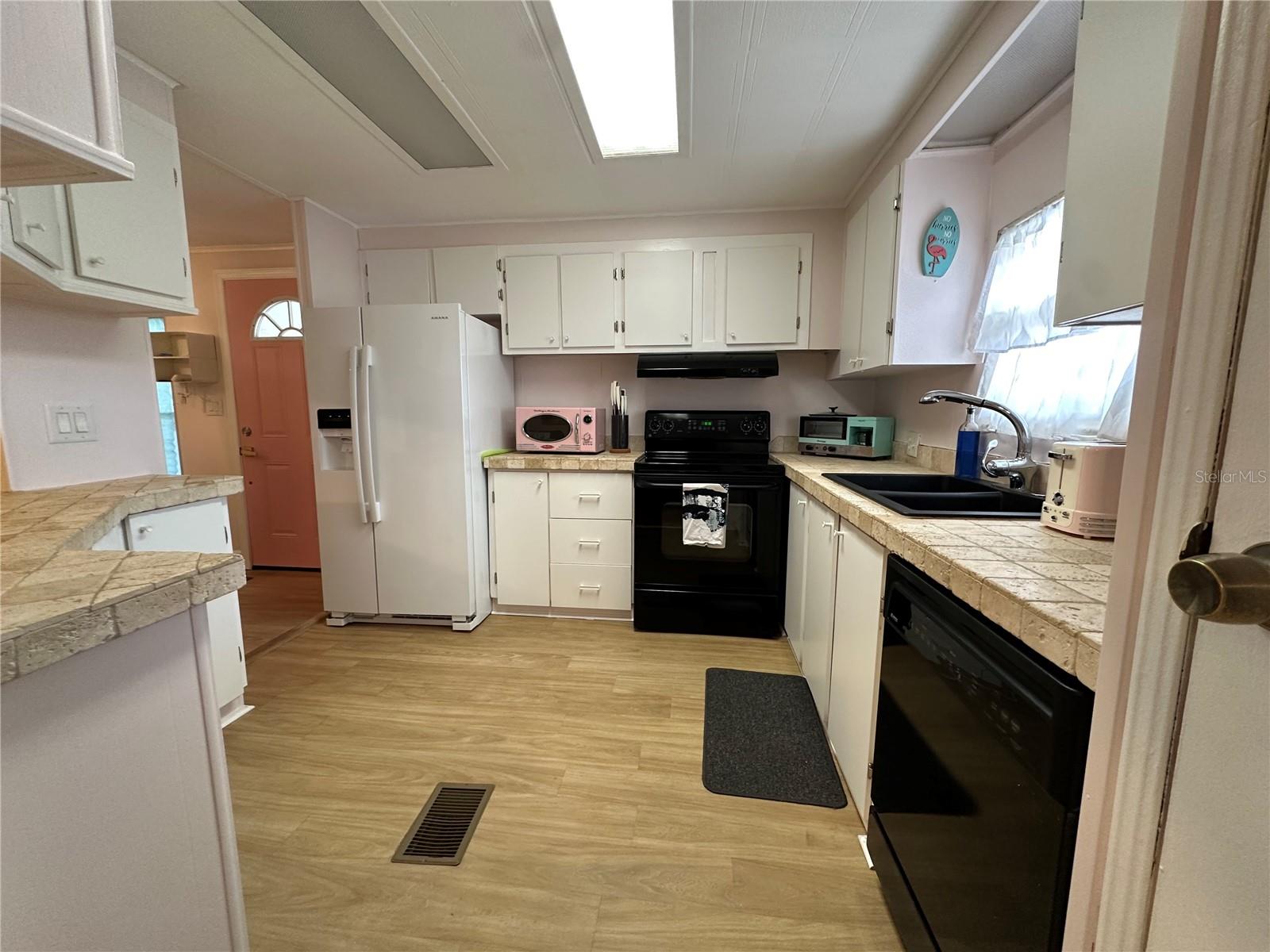 Image 4 of 19 For 283 Apricot Street