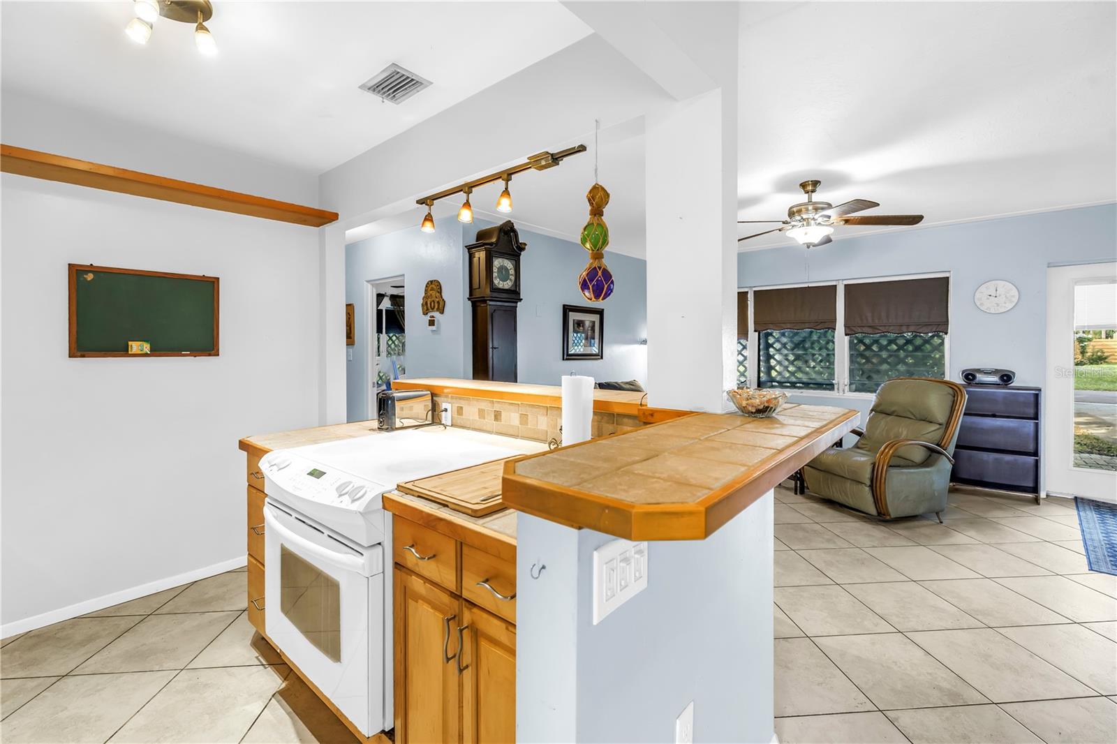 Image 11 of 31 For 5643 Murdock Avenue