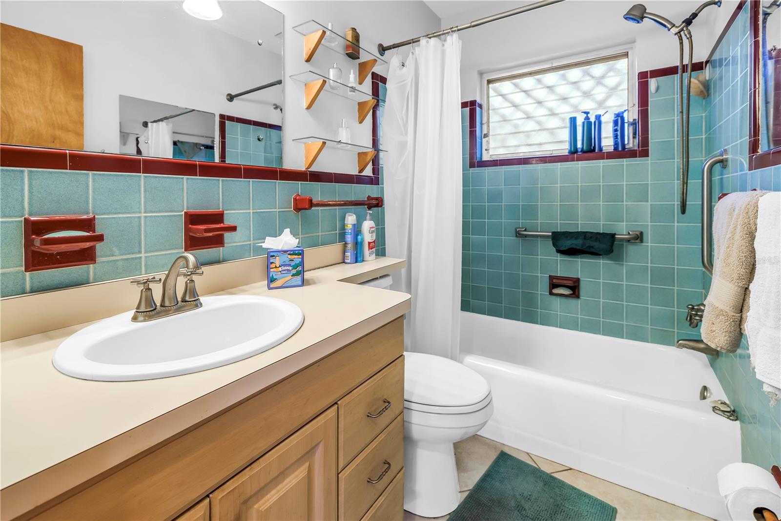 Image 18 of 31 For 5643 Murdock Avenue