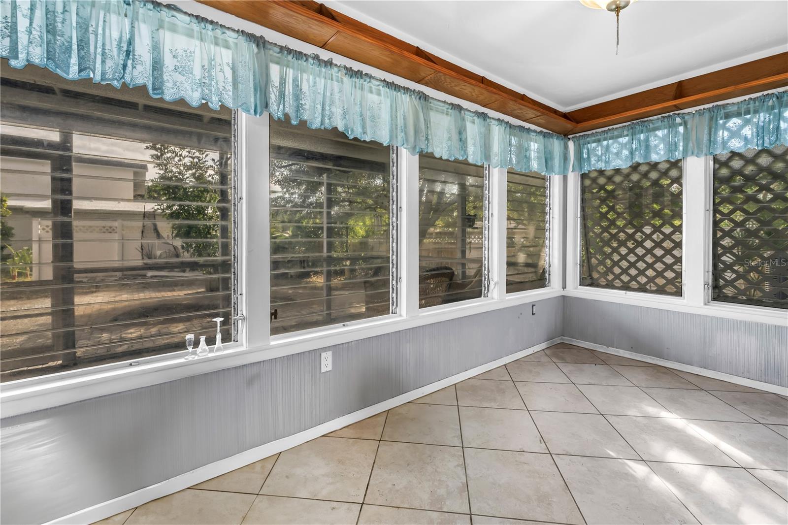 Image 23 of 31 For 5643 Murdock Avenue