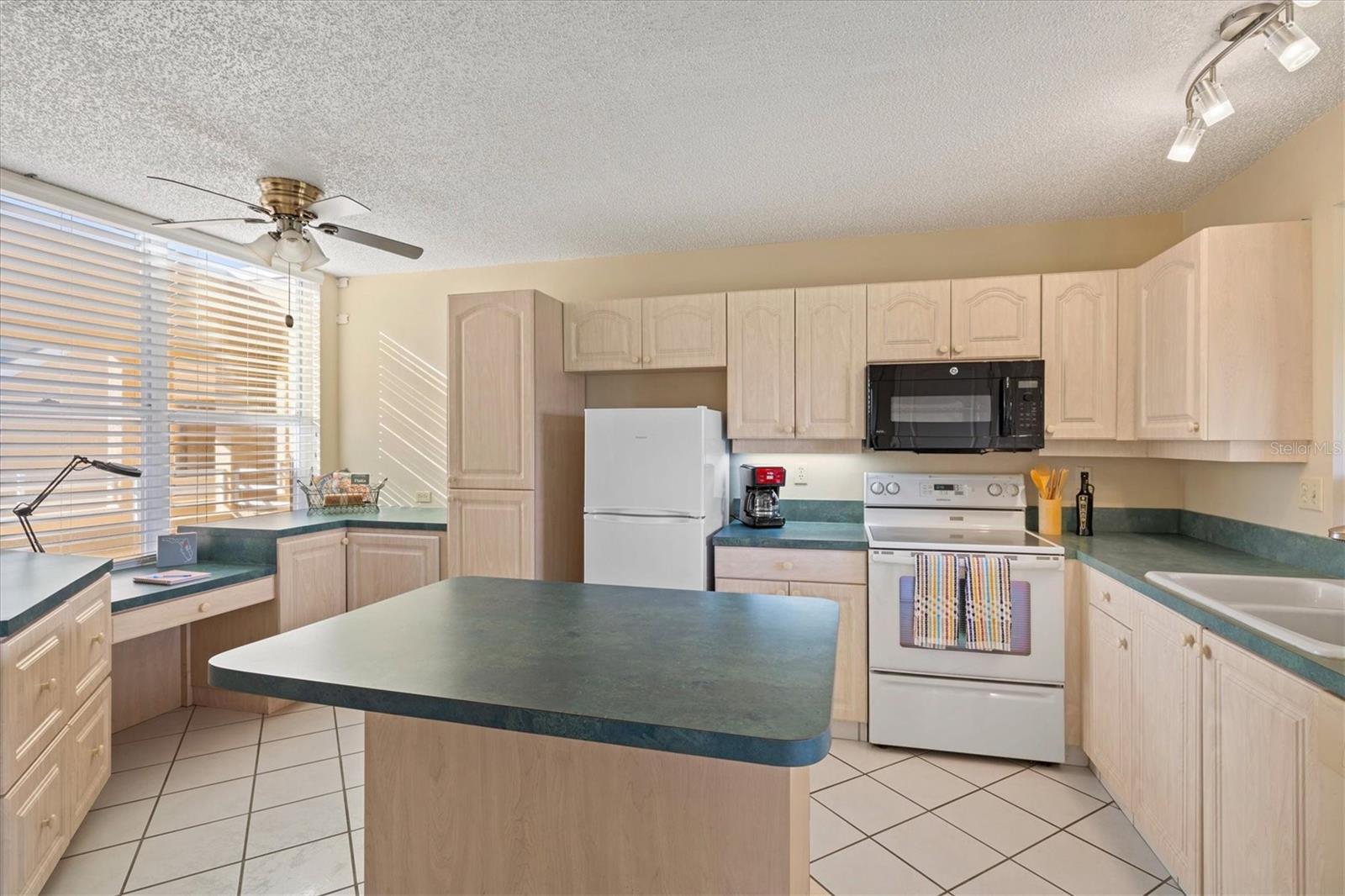 Image 13 of 97 For 4440 Fairways Boulevard 407