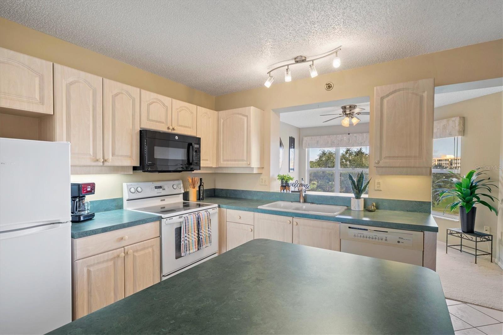 Image 14 of 97 For 4440 Fairways Boulevard 407