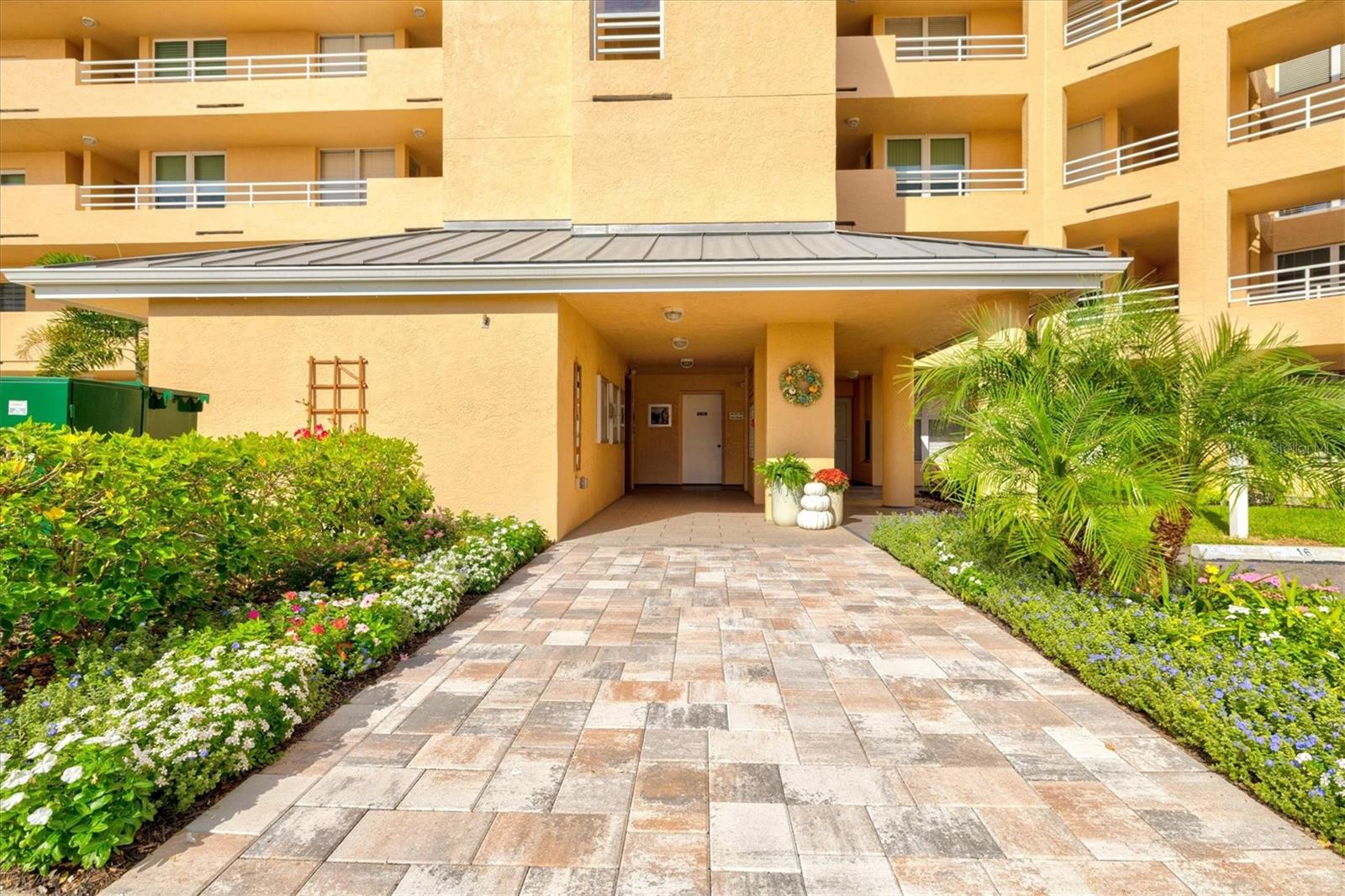 Image 4 of 97 For 4440 Fairways Boulevard 407