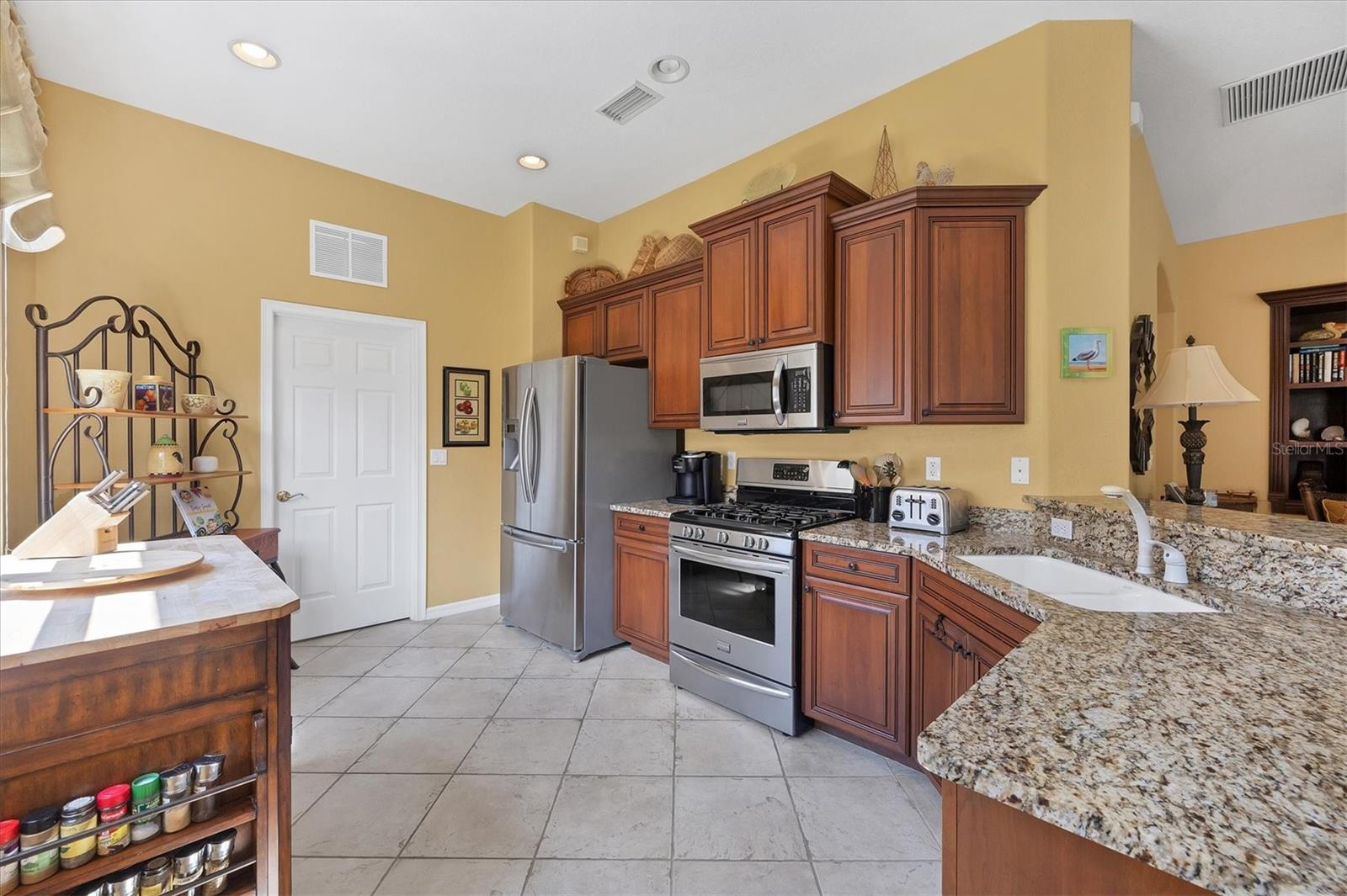 Image 11 of 71 For 142 Savona Way