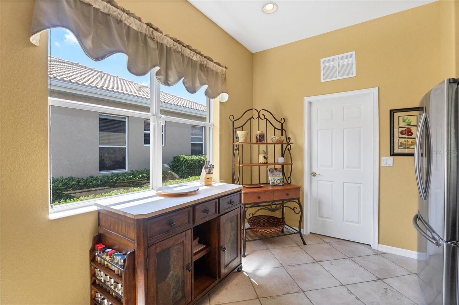 Image 12 of 71 For 142 Savona Way