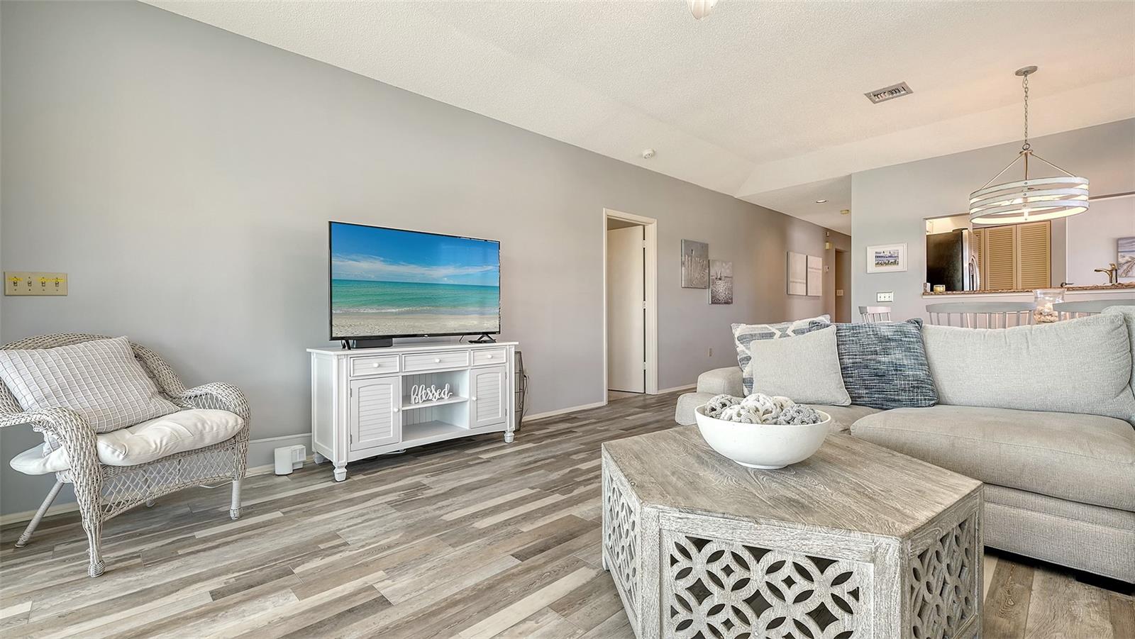 Image 23 of 94 For 7320 Golf Pointe Circle