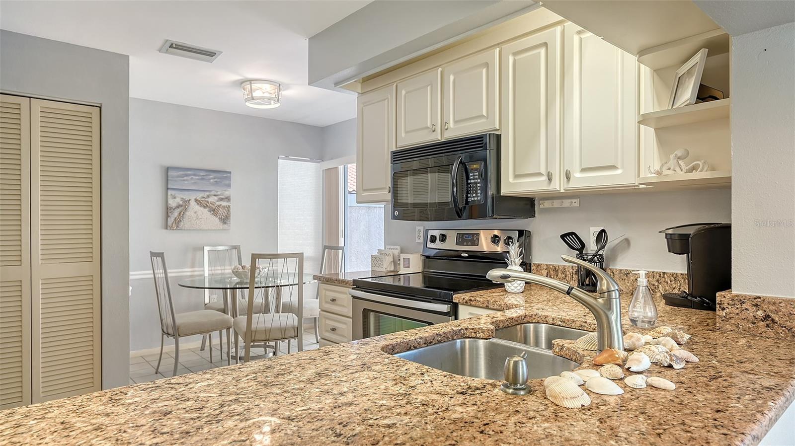 Image 26 of 94 For 7320 Golf Pointe Circle