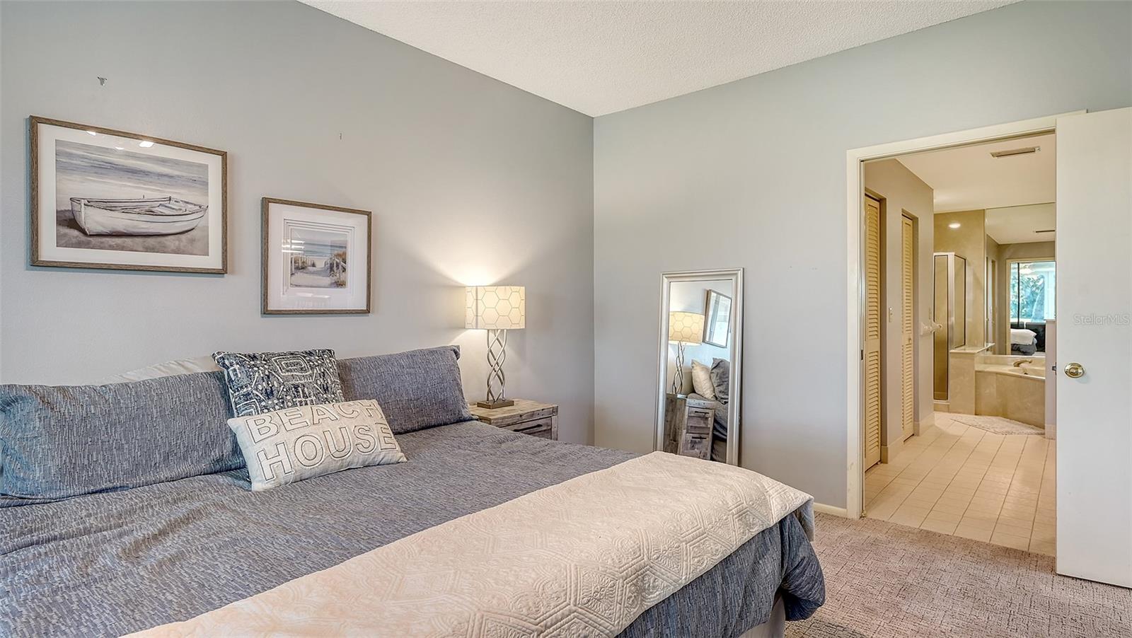 Image 33 of 94 For 7320 Golf Pointe Circle
