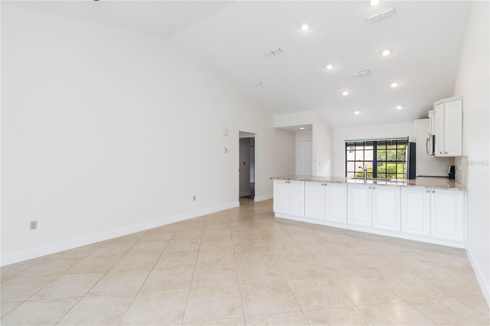 Image 13 of 60 For 6085 Clubside Drive