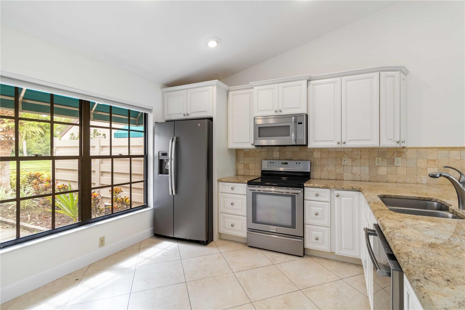 Image 14 of 60 For 6085 Clubside Drive