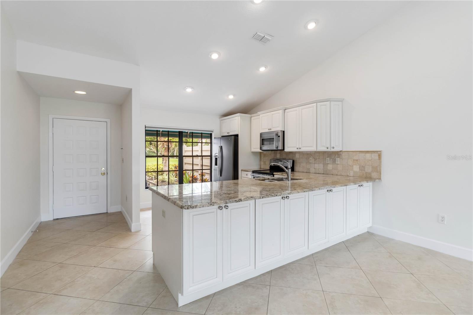 Image 16 of 60 For 6085 Clubside Drive