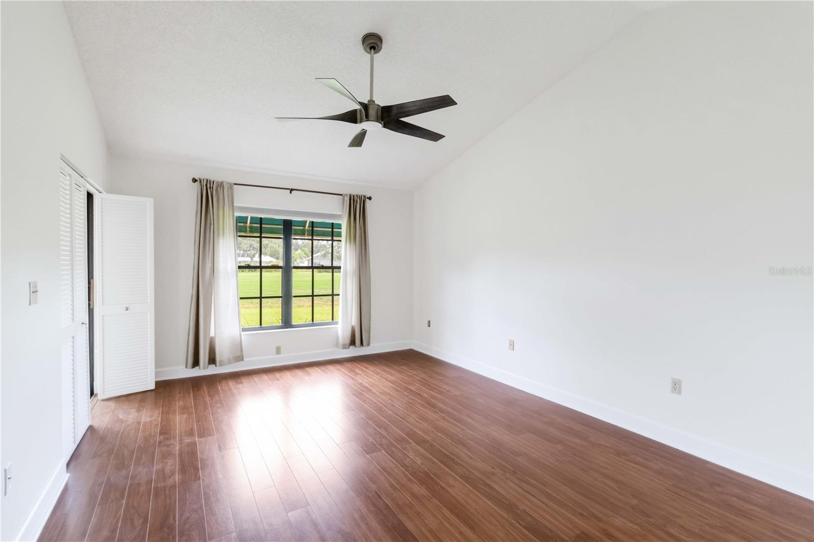 Image 22 of 60 For 6085 Clubside Drive