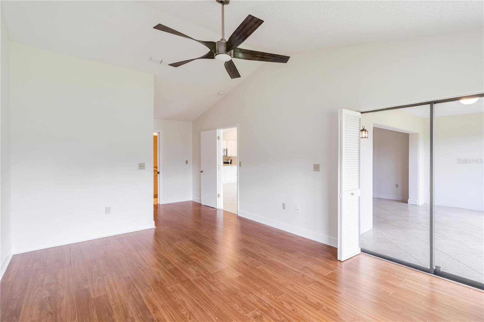 Image 25 of 60 For 6085 Clubside Drive