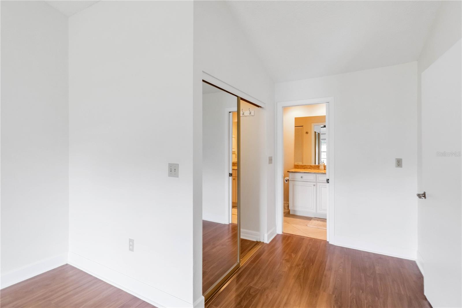 Image 26 of 60 For 6085 Clubside Drive