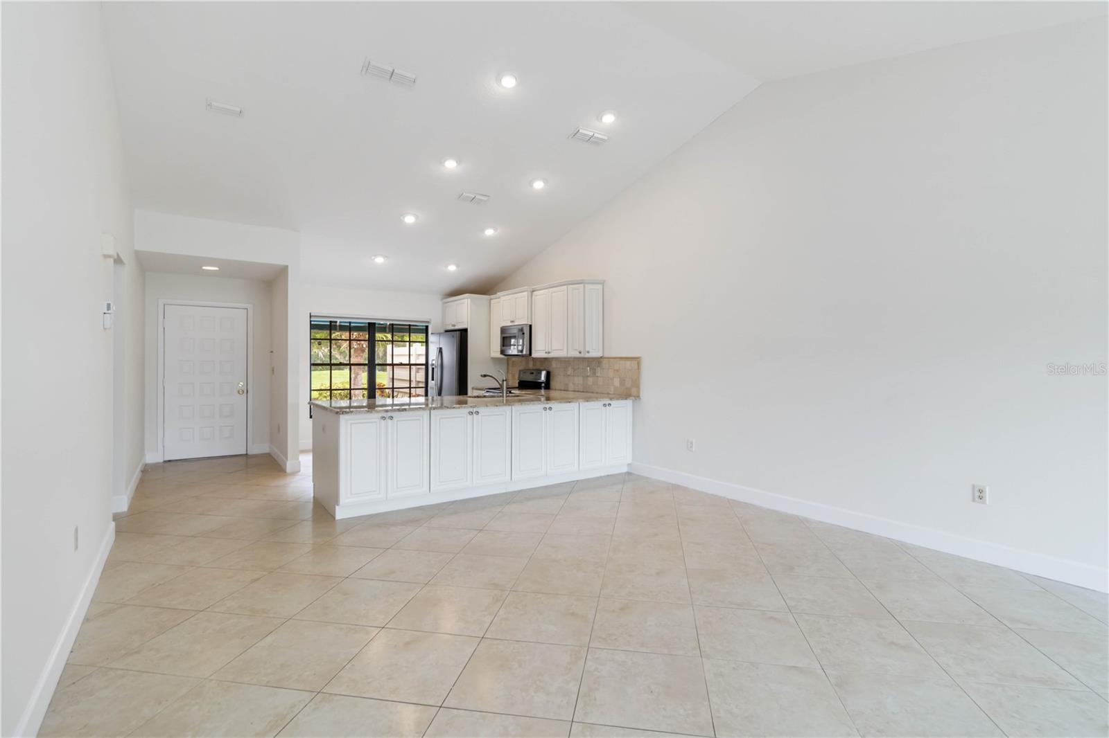 Image 7 of 60 For 6085 Clubside Drive