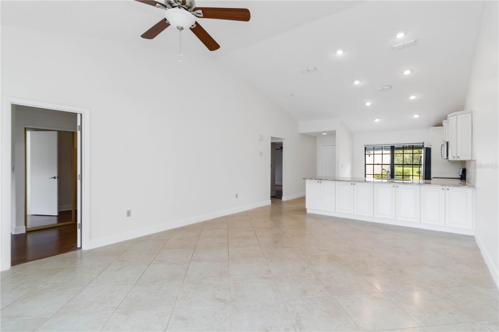 Image 9 of 60 For 6085 Clubside Drive