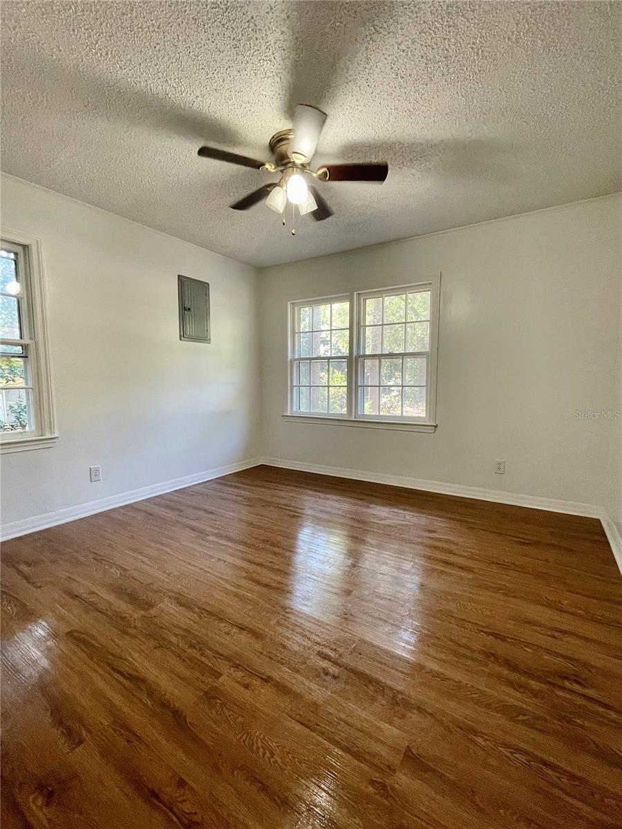 Listing photo id 10 for 212 Forest Park Avenue