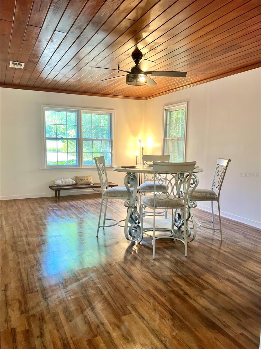 Listing photo id 11 for 212 Forest Park Avenue