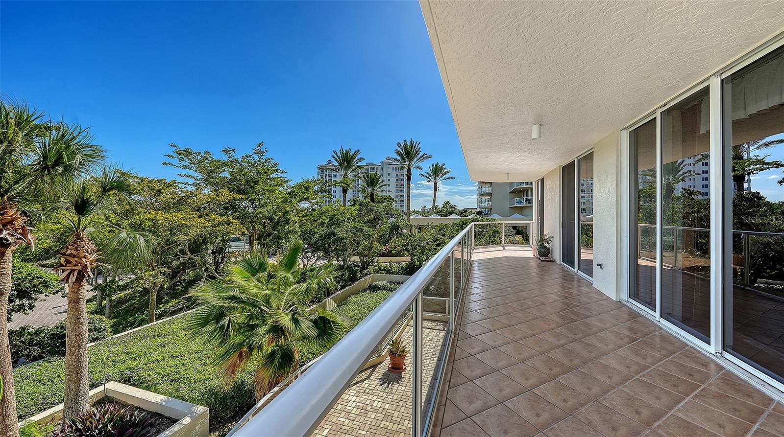 Image 10 of 40 For 1800 Benjamin Franklin Drive B207