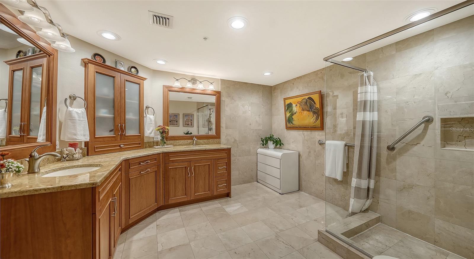 Image 19 of 40 For 1800 Benjamin Franklin Drive B207