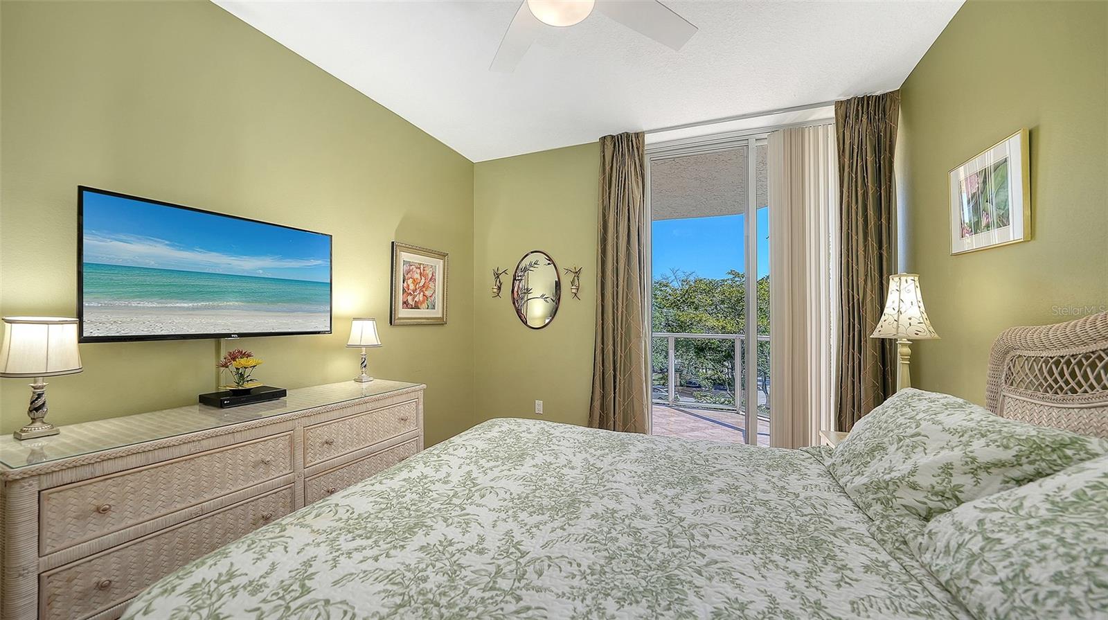 Image 21 of 40 For 1800 Benjamin Franklin Drive B207