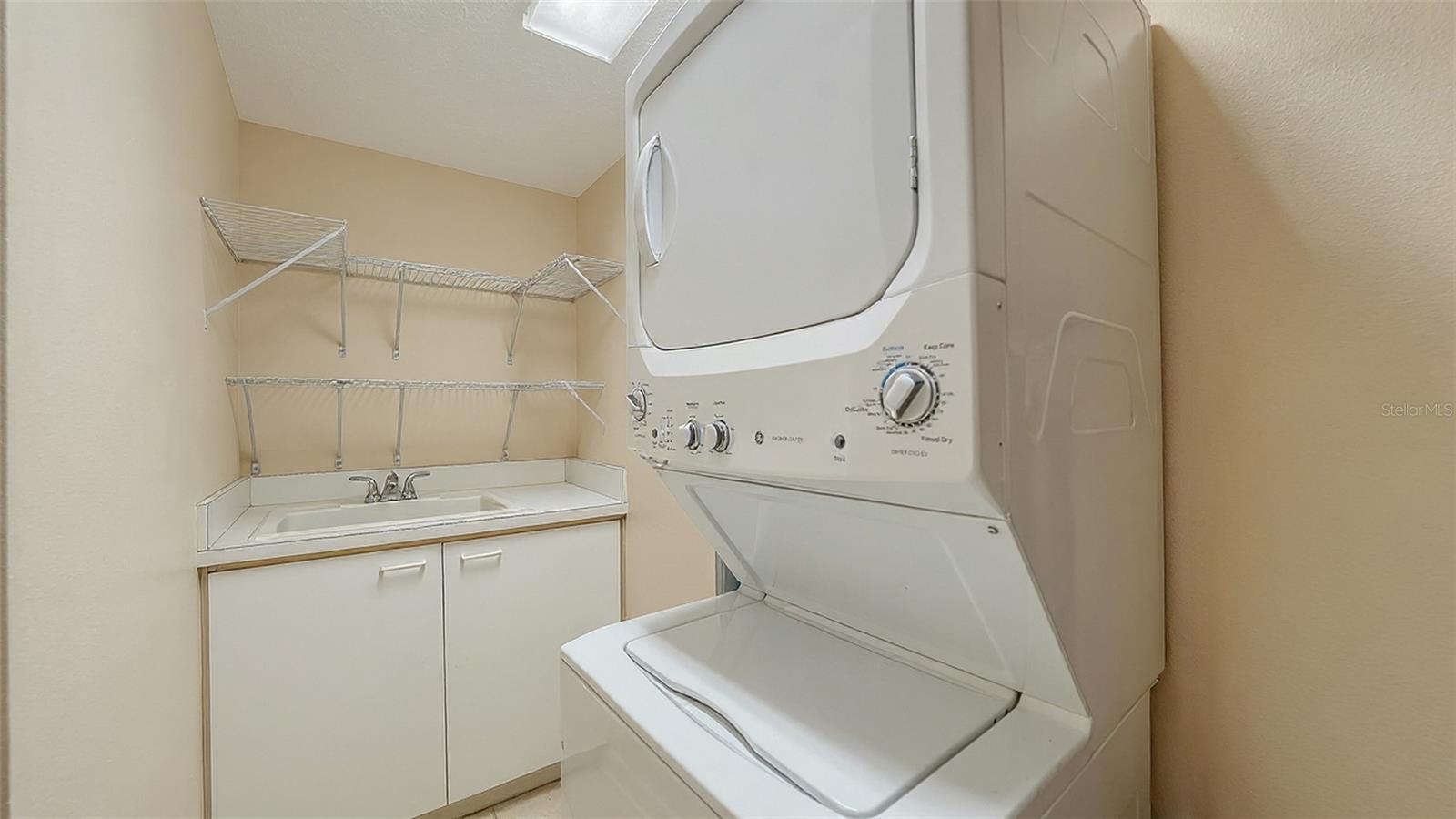 Image 27 of 40 For 1800 Benjamin Franklin Drive B207