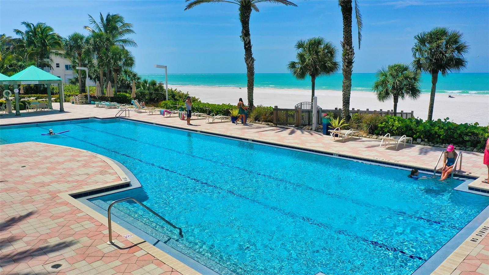 Image 34 of 40 For 1800 Benjamin Franklin Drive B207