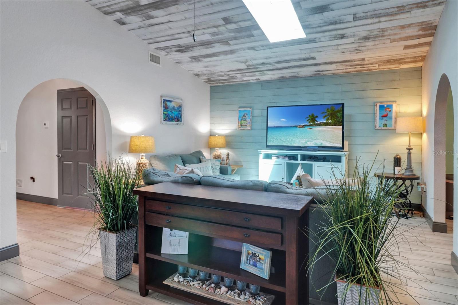 Image 10 of 36 For 23088 Allen Avenue