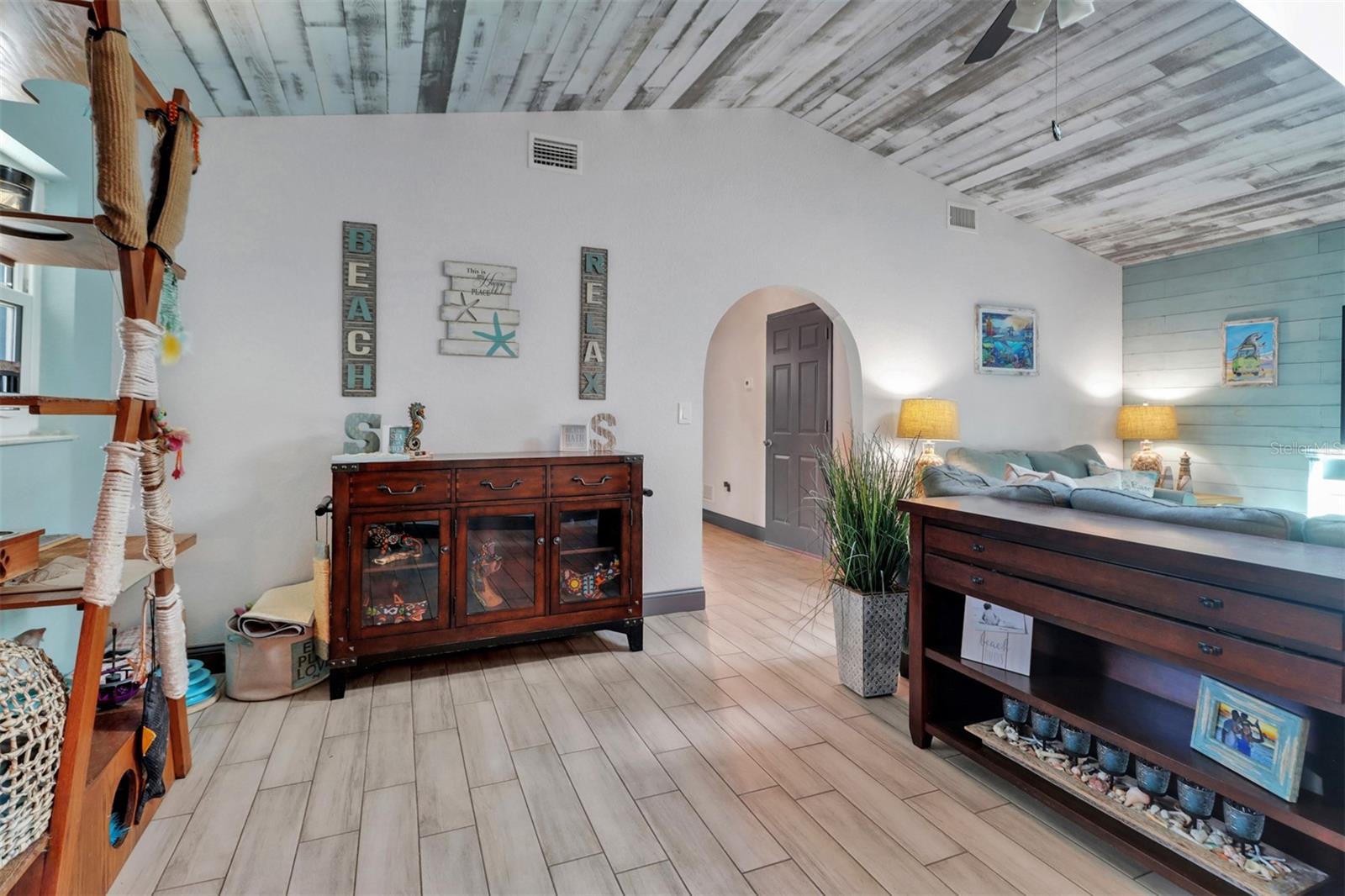 Image 11 of 36 For 23088 Allen Avenue