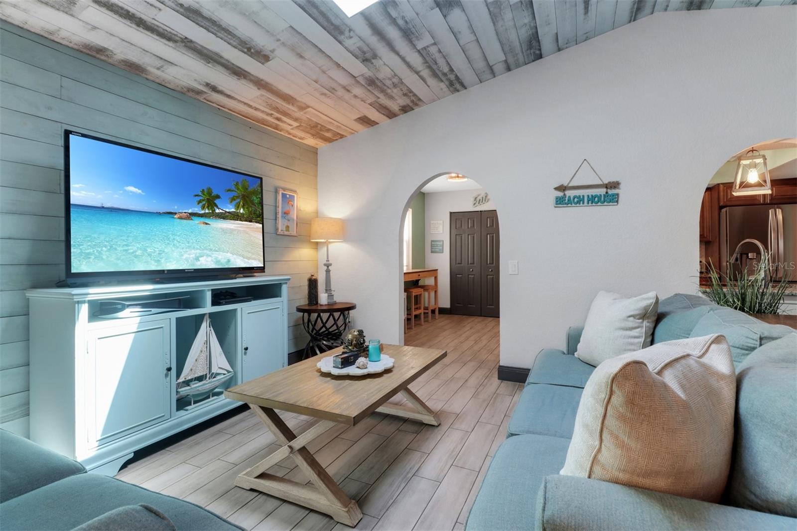 Image 13 of 36 For 23088 Allen Avenue