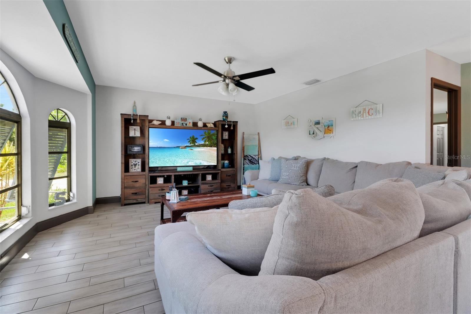 Image 17 of 36 For 23088 Allen Avenue